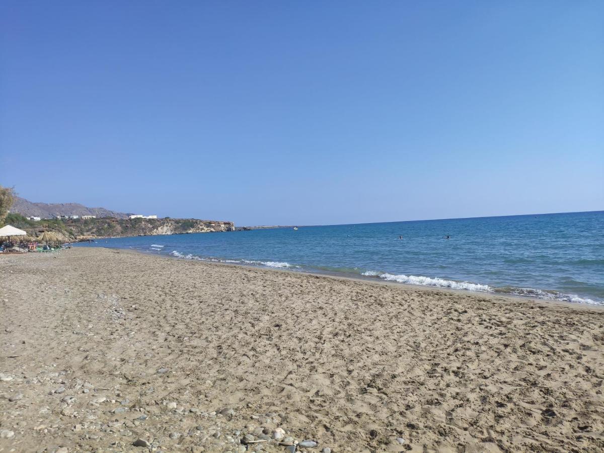 Neva Apartments By The Beach Makrýgialos エクステリア 写真