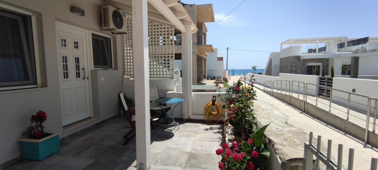 Neva Apartments By The Beach Makrýgialos エクステリア 写真