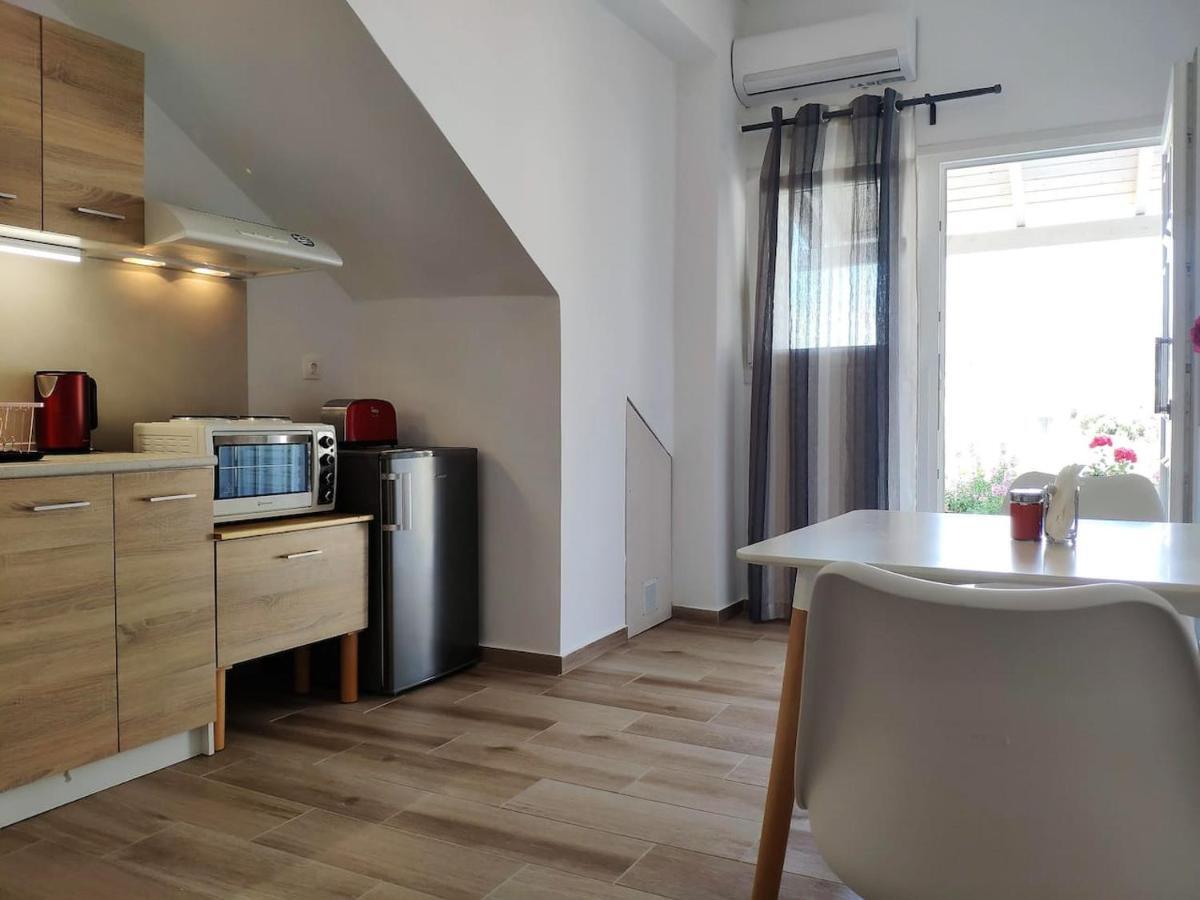 Neva Apartments By The Beach Makrýgialos エクステリア 写真