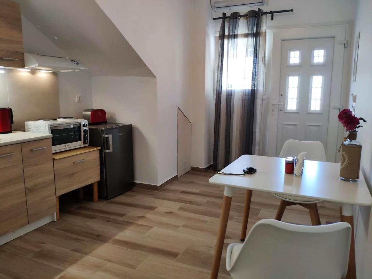 Neva Apartments By The Beach Makrýgialos エクステリア 写真