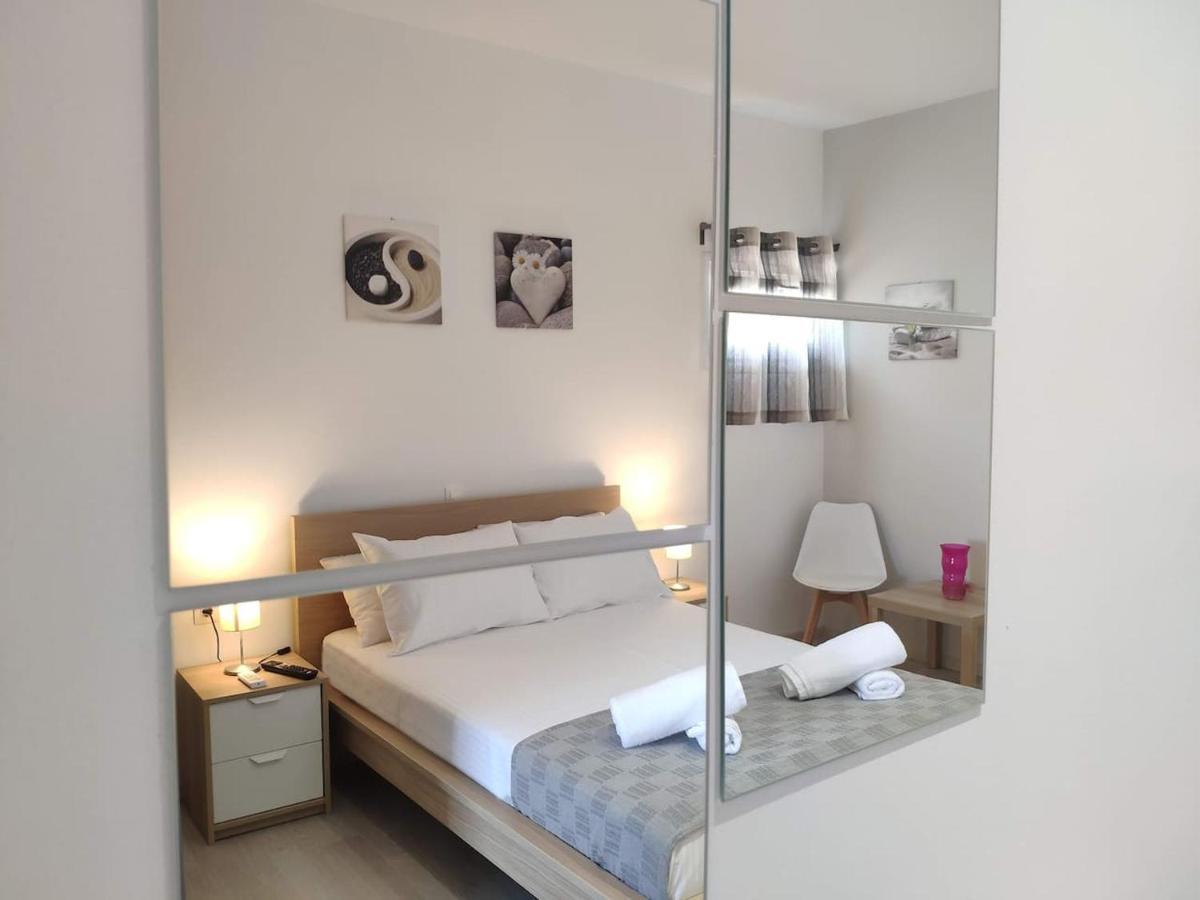 Neva Apartments By The Beach Makrýgialos エクステリア 写真